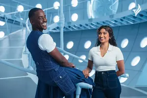 ნკუტი გატვას "Doctor Who"-ს მეორე სეზონი იმედისმომცემად იწყება, შოუს მომავლის შესახებ სპეკულაციების მიუხედავად: ტელევიზიის მიმოხილვა